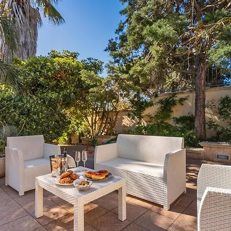 Garden View Near The Sea Bed & Breakfast Lecce