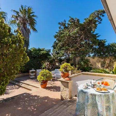 Garden View Near The Sea Bed & Breakfast *